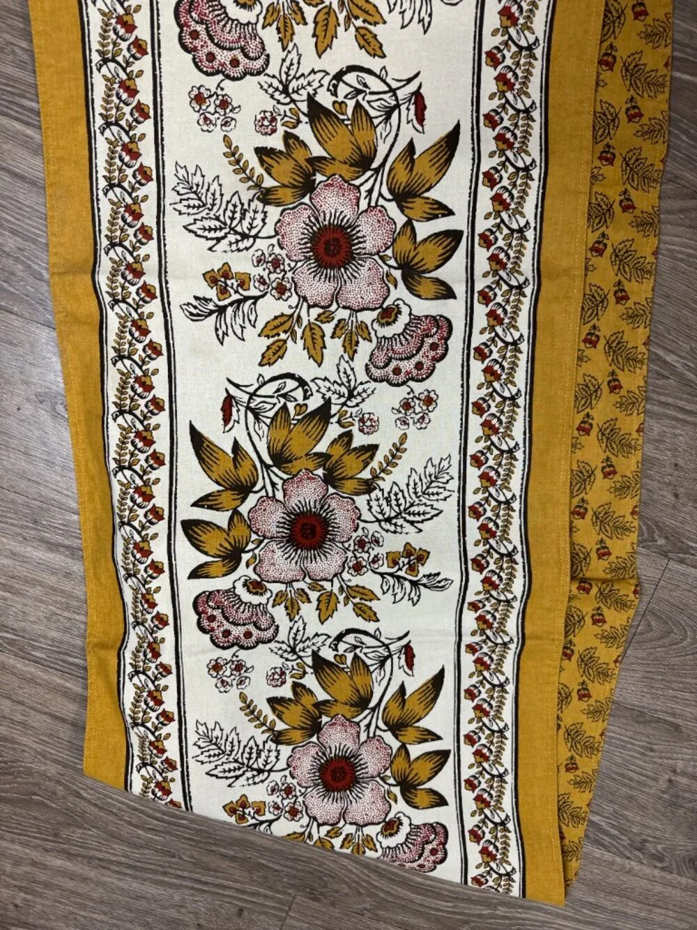 Authentic Williams Sonoma Floral Table Runner Long 105 in x 18 in